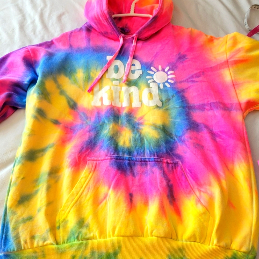 L/XL BE KIND HOODIE